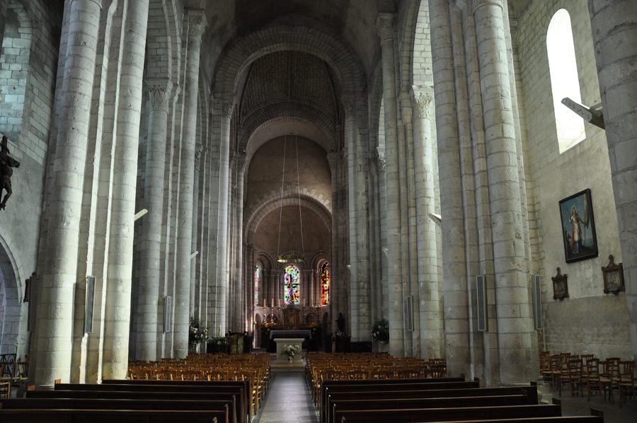 Vue d'ensemble de la nef de l'église Notre-Dame