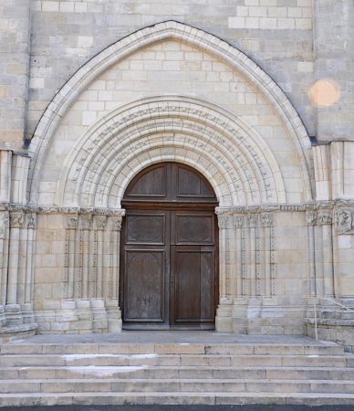 Le portail central de la façade ouest