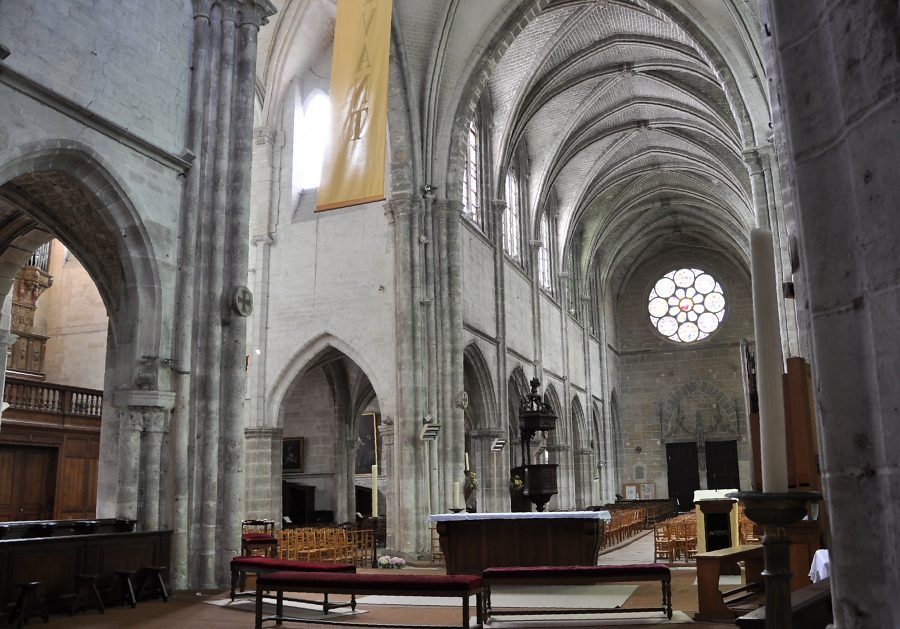 Le choeur, la nef et le croisillon sud de Saint-Pierre de Dreux