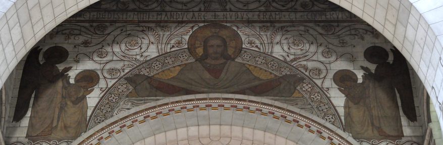 Peinture murale du Sacré-Cœur sur le fronton de la voûte du chœur