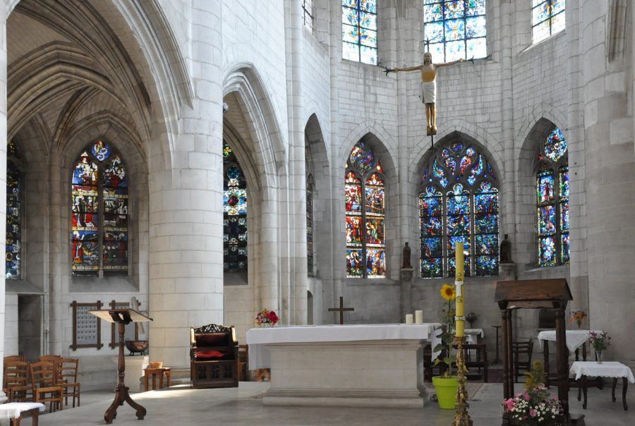 Le chœur de l'église Saint-Étienne et ses vitraux des  XVIe, XIXe et XXe siècles