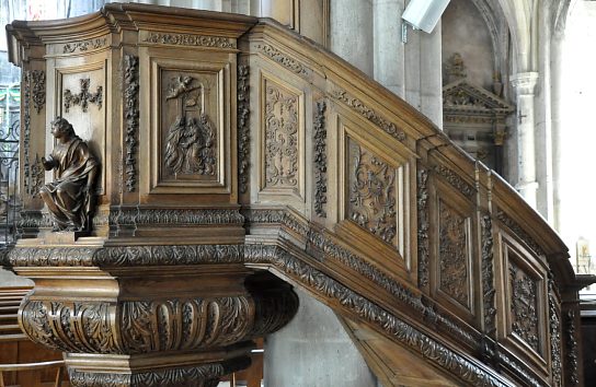 La cuve et la rampe de la chaire à prêcher créée par l'atelier de Jean–Baptiste Bouchardon.