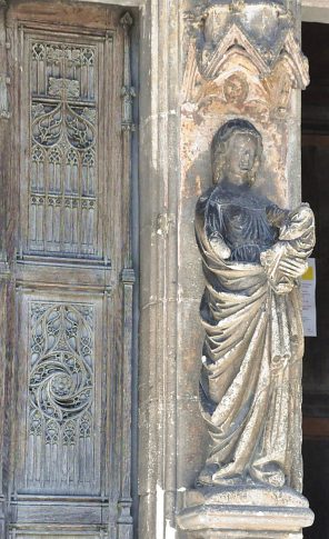 La Vierge à l'Enfant, statue mutilée du XIVe siècle