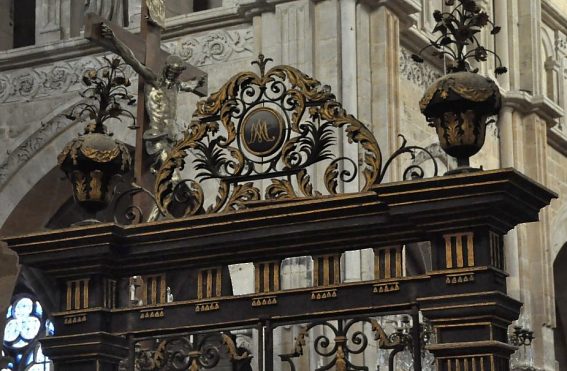 La grille du chœur de 1717, détail des parties hautes.