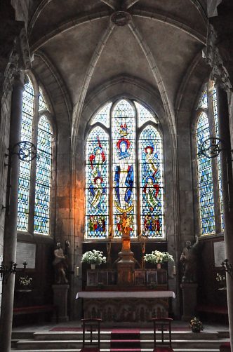 Chapelle axiale de la Vierge.