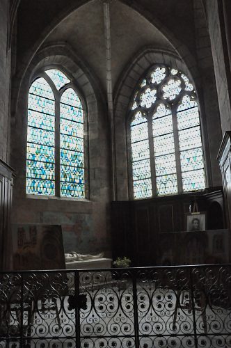 Vue d'une chapelle rayonnante dans le déambulatoire.