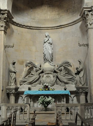 L'autel de la Vierge dans la chapelle de l'Immaculée Conception