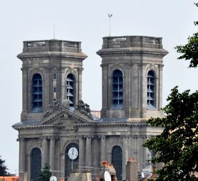 Les tours de la cathédrale vues de la Tour Navarre