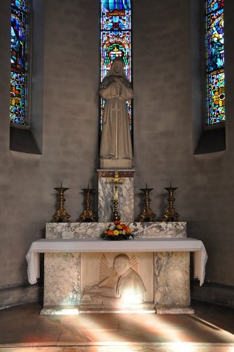 L'autel dédié à Marguerite-Marie Alacoque