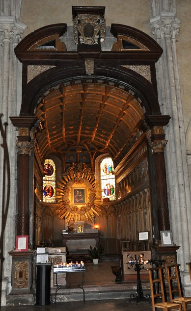 La chapelle Boitouset, son arc triomphal à l'entrée et sa belle voûte à caissons