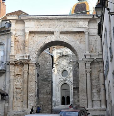 La Porte Noire (construite en 175 de notre ère) est le vestige romain le plus prestigieux de Besançon
