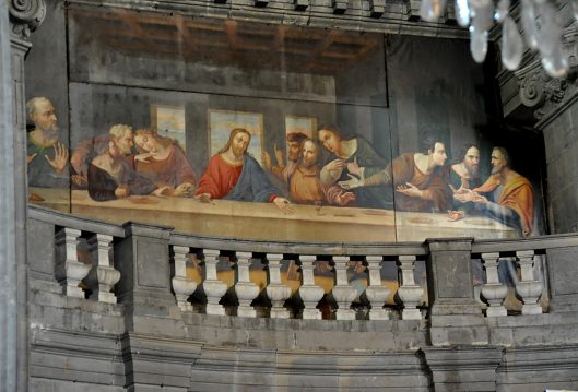 La peinture murale de l'abside représente la Cène (auteur inconnu)