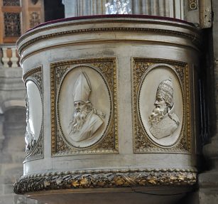 La chaire à prêcher : un pape et un évêque sur la cuve