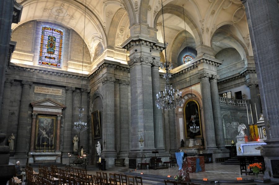 Le chœur et le transept de l'église Sainte–Madeleine donnent une impression de gigantisme