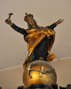 La Vierge au sommet de l'horloge