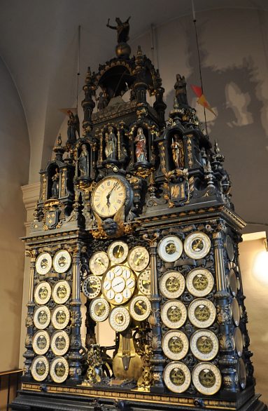 Vue d'ensemble de l'horloge astronomique de Besançon