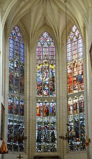 Les vitraux de l'abside sont de 1870 (atelier Gsell-Laurent)