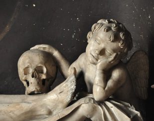 «Le Christ au tombeau» : l'ange aux pieds du Christ mort