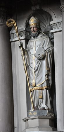 Statue de saint Hilaire dans la nef (XIX siècle)