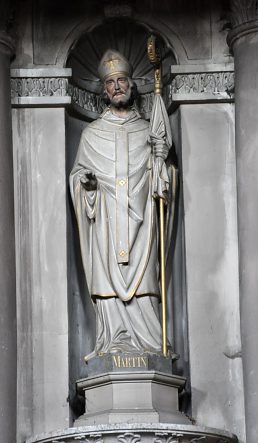 Statue de saint Martin dans la nef
