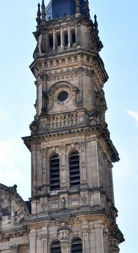 La tour néo-Renaissance de la façade