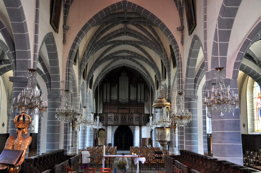 La nef et l'orgue de tribune vus du chœur