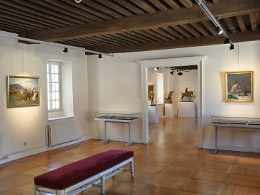 Une salle d'exposition des œuvres de Jean-Léon Gérôme