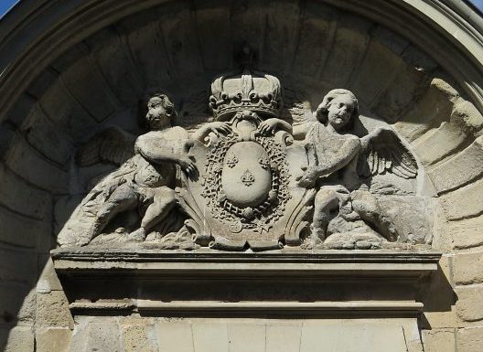 Ancienne abbaye Notre-Dame des Anges : le tympan du portail