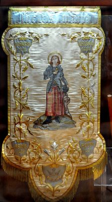 Bannière de procession : «Patronage Jeanne d'Arc Viroflay 1909»