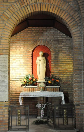 La chapelle absidiale droite est consacrée à saint Joseph