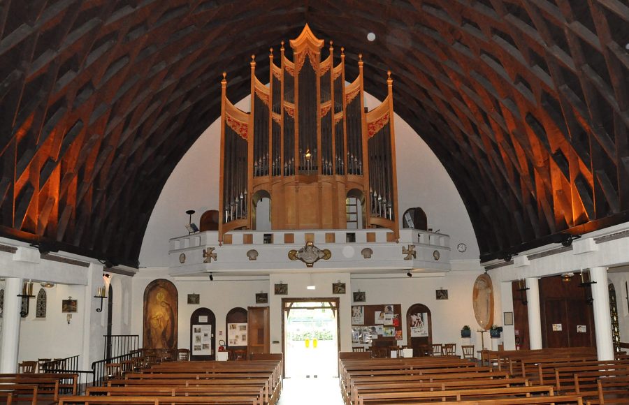La nef et l'orgue de tribune vus du chœur 