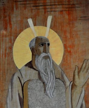 «La Transfiguration» : Moïse tient les tables de la Loi