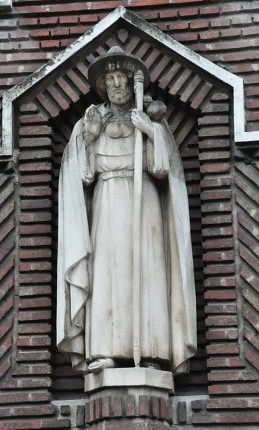 Statue de saint Jacques sur la façade