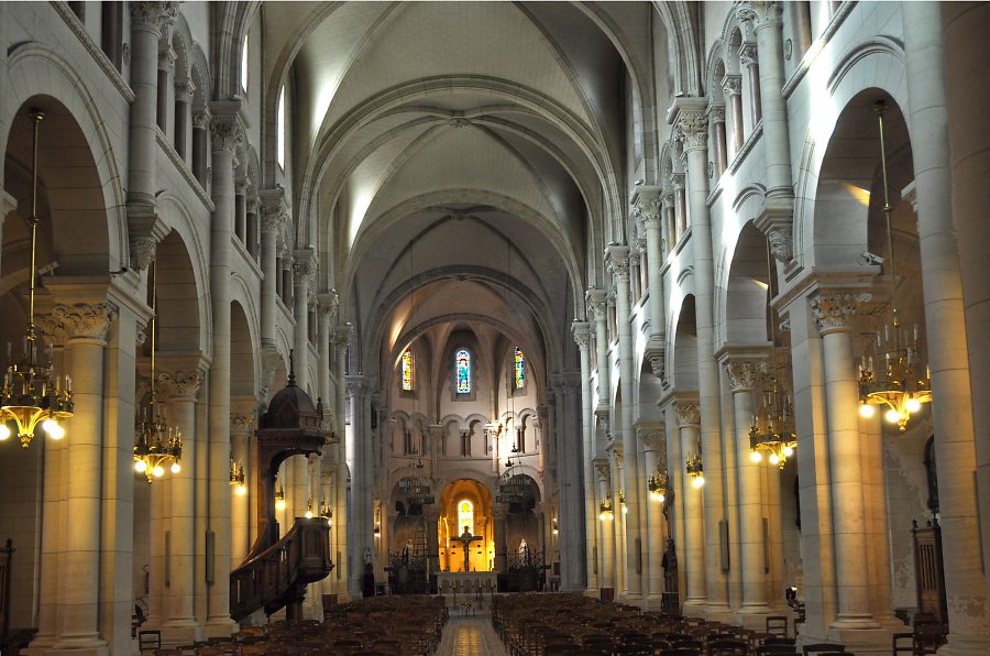 Vue générale de la nef de Saint-Pierre
