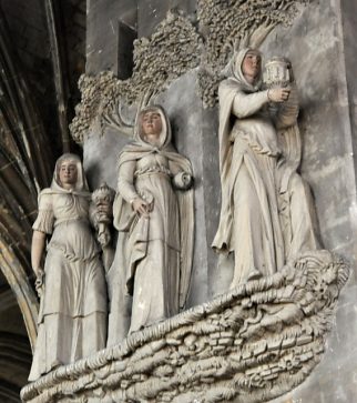 Saintes Femmes, sculpture dans la chapelle de la Passion