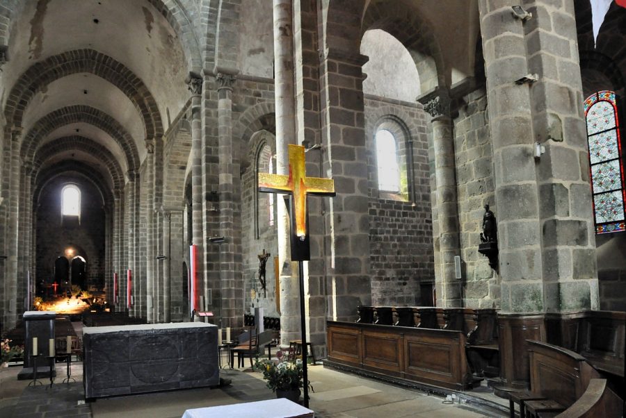 Le chœur vu depuis la chapelle axiale