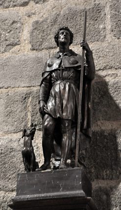 Statue de saint Roch dans le déambulatoire.