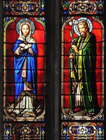 Extrait du vitrail de la baie 3 : la Vierge et saint Joseph