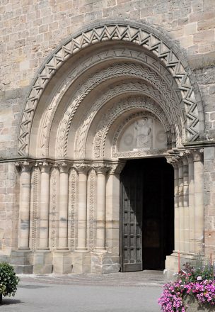 Le portail néo-roman du XIXe siècle