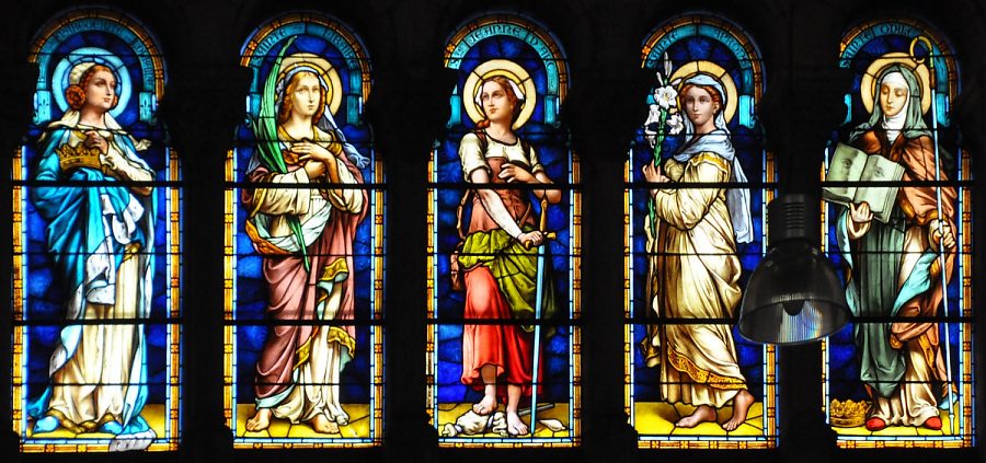 Vitrail de la baie 16 dans le bras sud du transept : Bienheureuse Marguerite de Vaudémont, sainte Libraire, sainte Jeanne d'Arc, sainte Aprone et sainte Odile