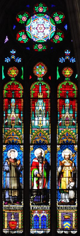 Vitrail : saint Colomban, saint Patrick et saint Mansuetus