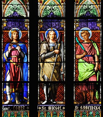 Vitrail : saint Louis, saint Michel et saint Hyacinthe