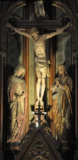 La Crucifixion dans le retable du chœur