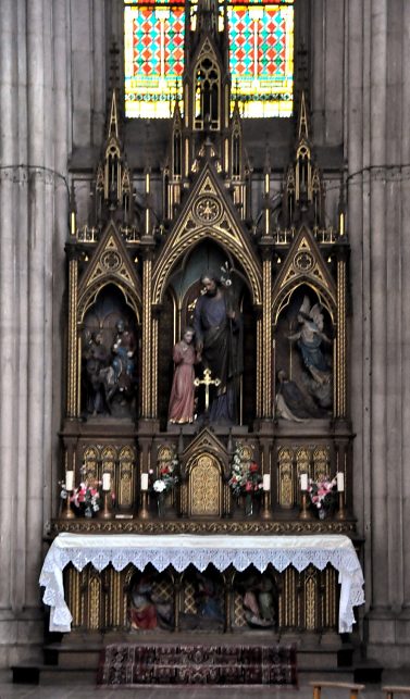 Le retable de la chapelle Saint-Joseph dans le bras sud du transept