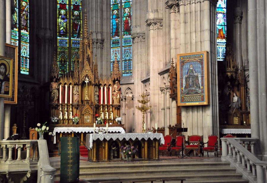 Le chœur néogothique de l'église Saint-Pierre