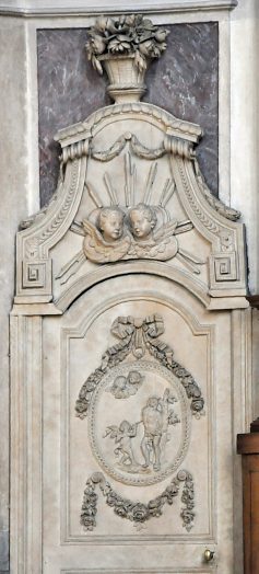 Bas-relief : saint Sébastien soigné par un ange
