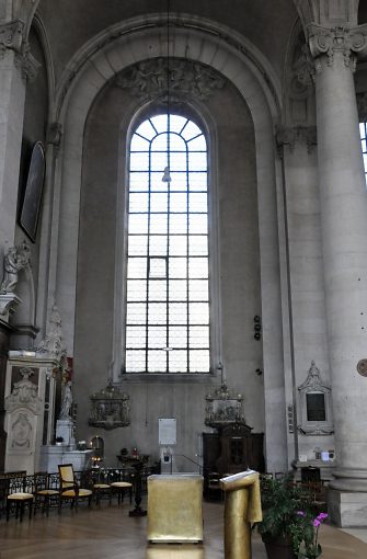 Le bras droit du transept et sa grande verrière