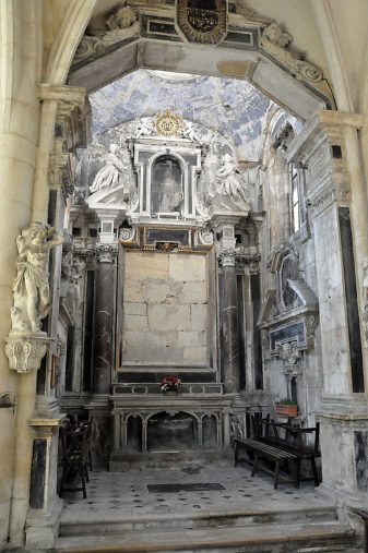 La chapelle Saint-Pierre Fourier sans son tableau central