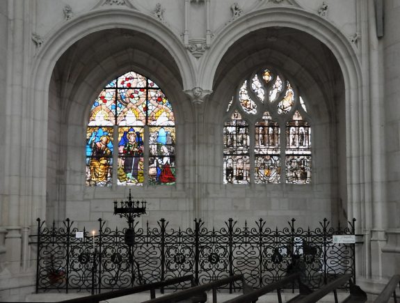 Chapelle nord Sainte–Marguerite avec ses deux vitraux Renaissance retouchés partiellement au XIXe siècle