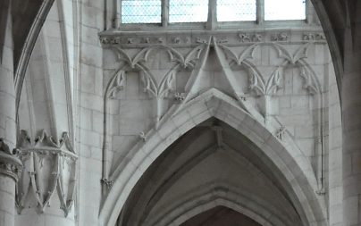 Frise en arcature dans le croisillon sud du transept